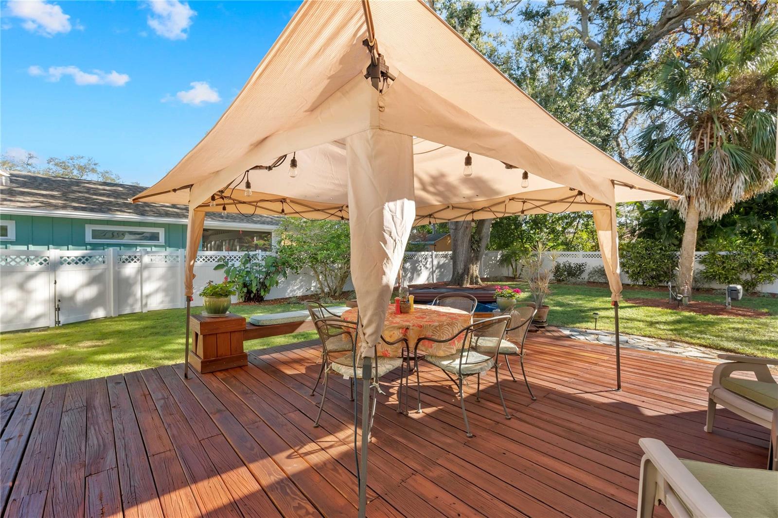 Listing photo id 28 for 1109 Commodore Street