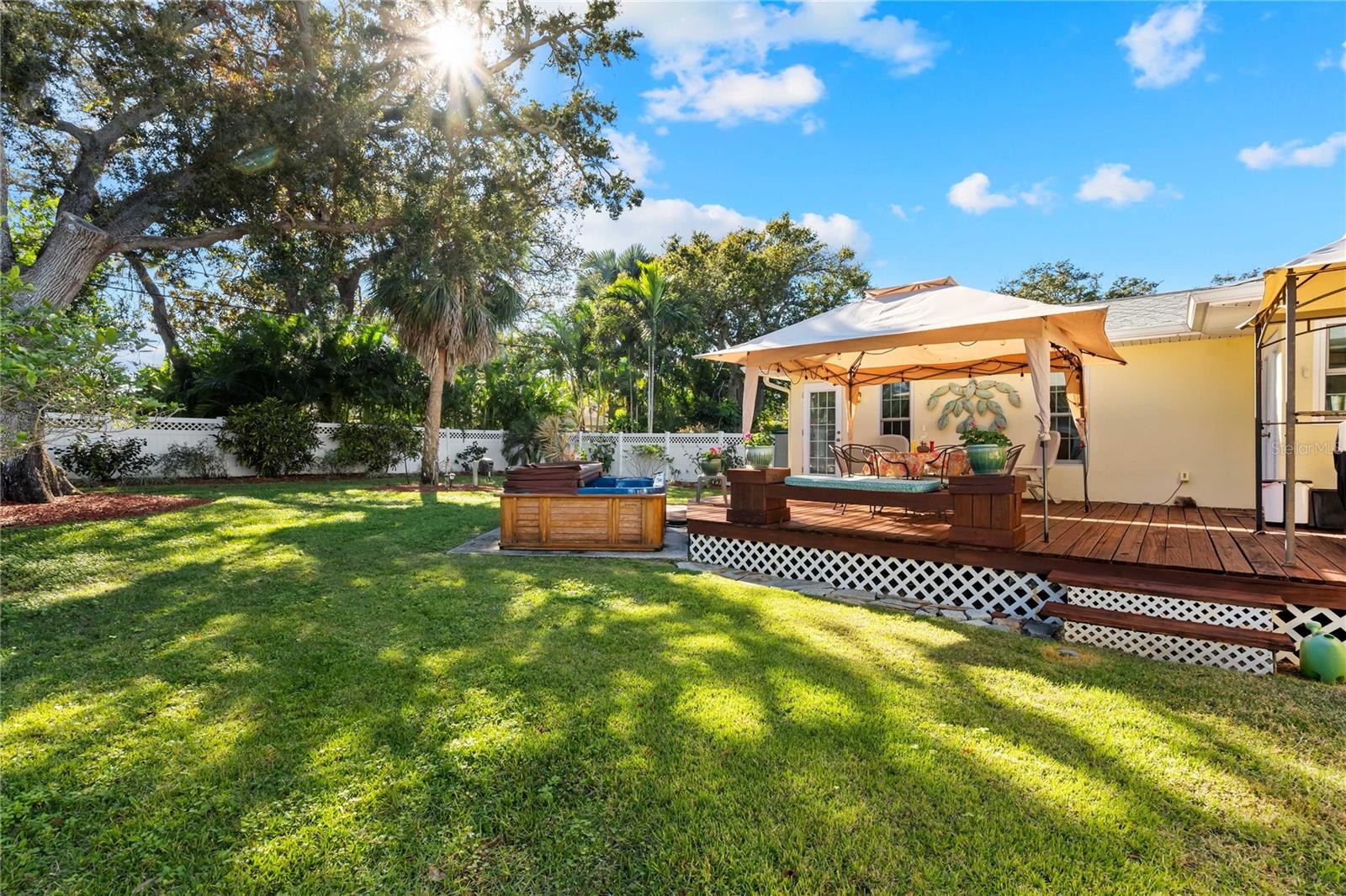 Listing photo id 31 for 1109 Commodore Street