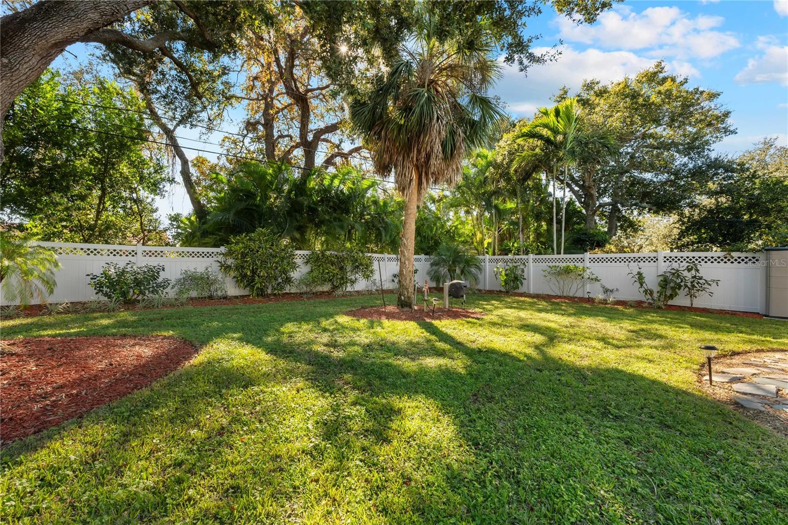 Listing photo id 32 for 1109 Commodore Street