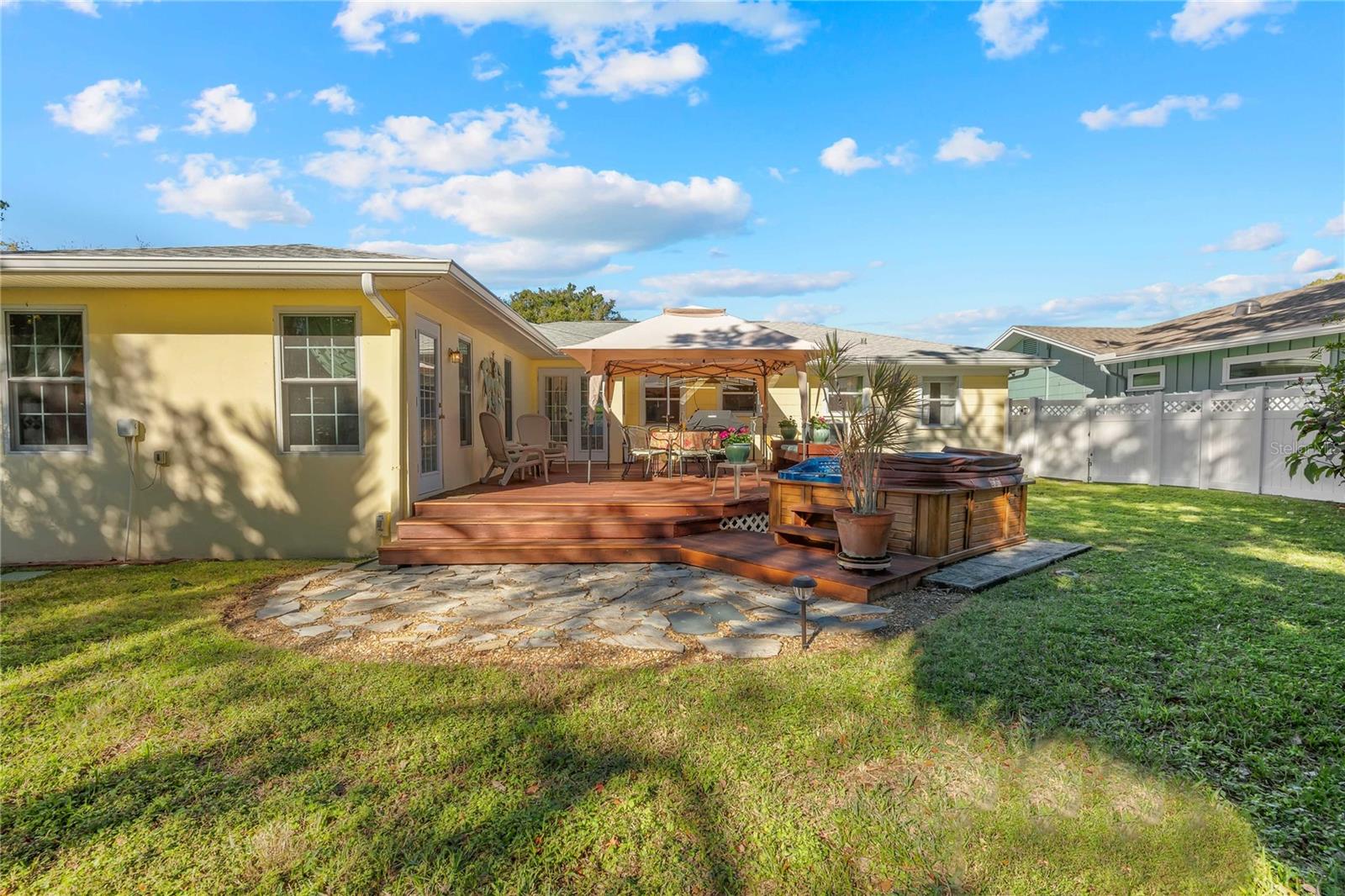 Listing photo id 33 for 1109 Commodore Street