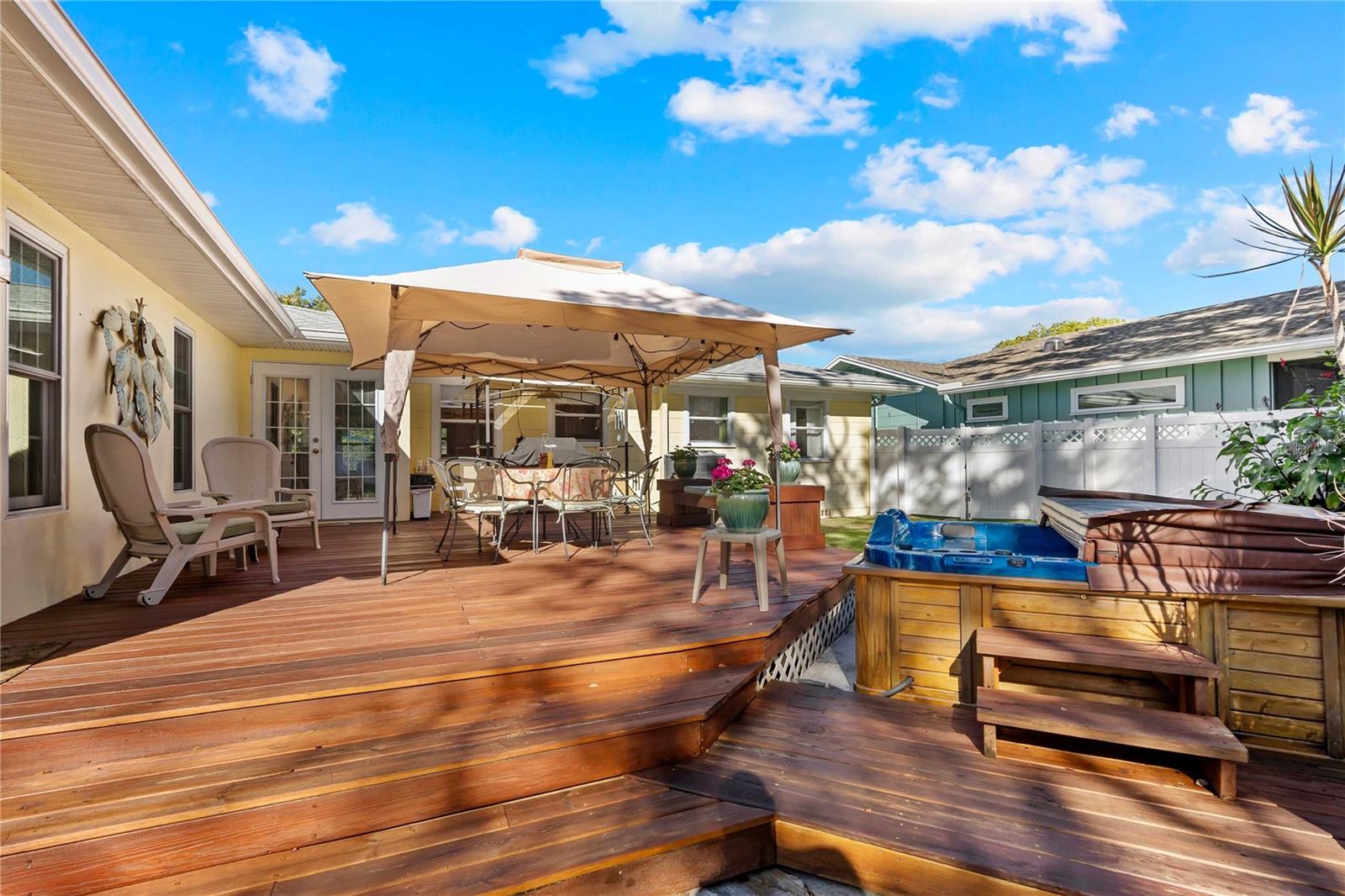 Listing photo id 34 for 1109 Commodore Street