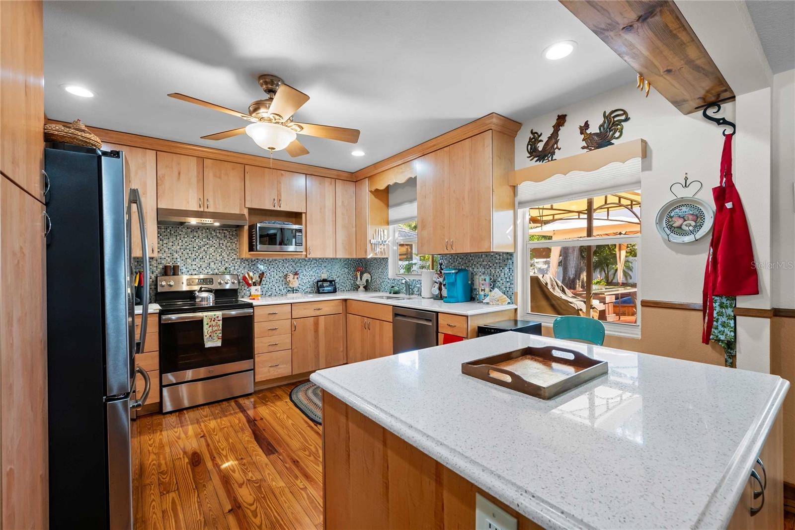 Listing photo id 4 for 1109 Commodore Street