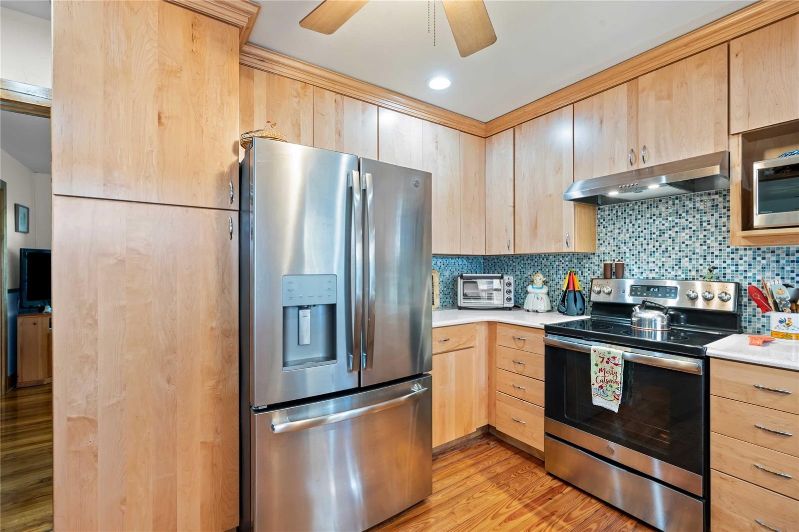 Listing photo id 7 for 1109 Commodore Street