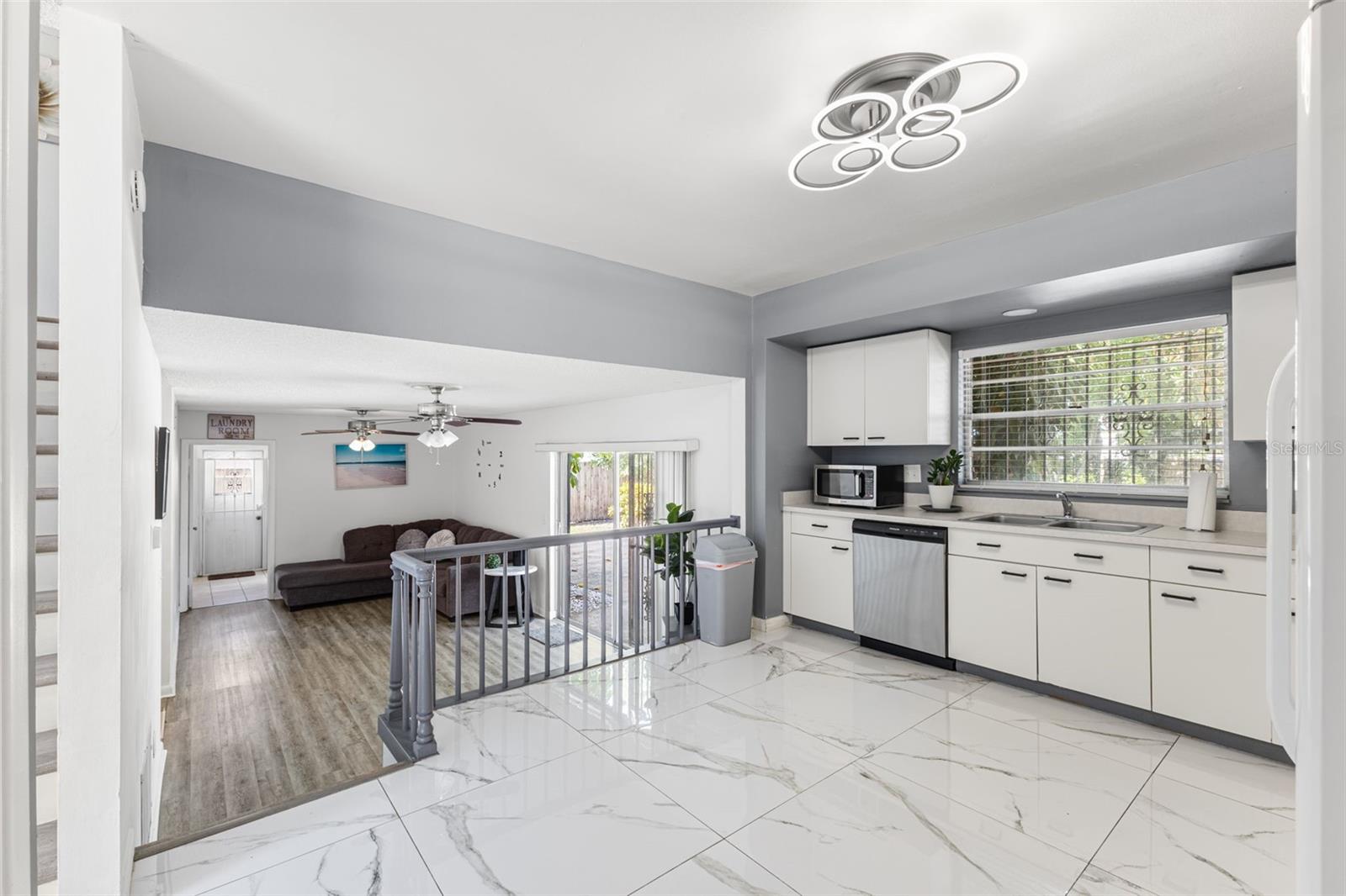 Listing photo id 9 for 7801 Greenshire Drive