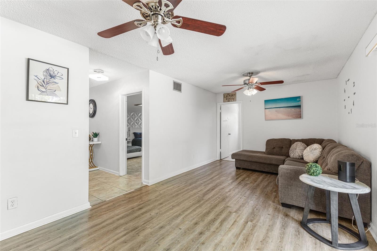 Listing photo id 11 for 7801 Greenshire Drive