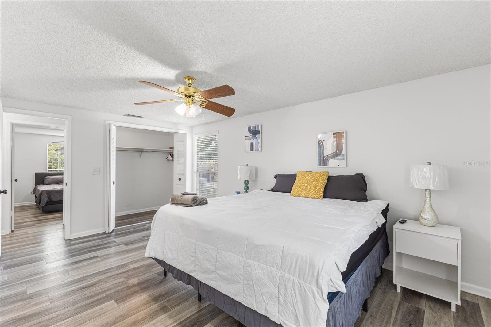 Listing photo id 13 for 7801 Greenshire Drive