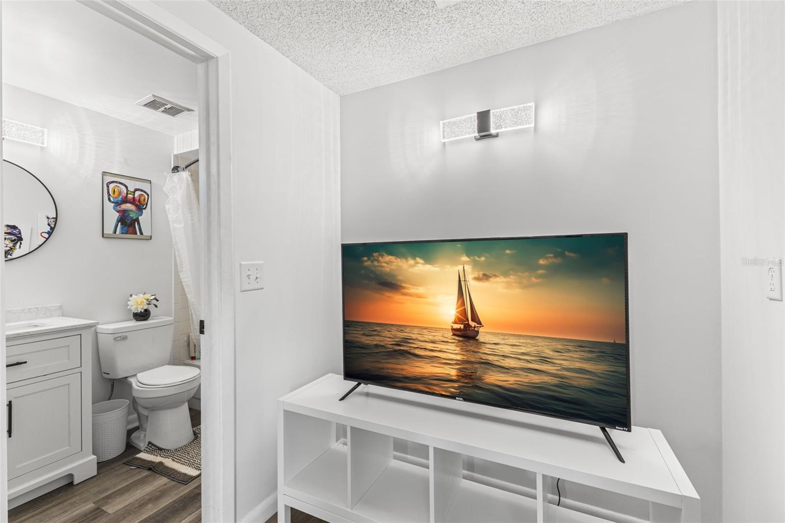 Listing photo id 15 for 7801 Greenshire Drive