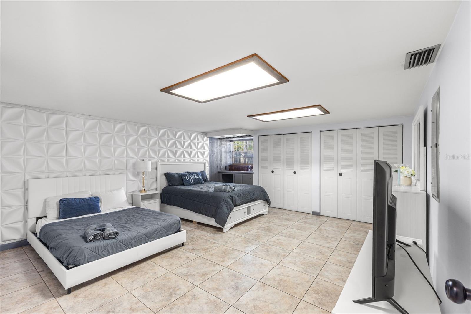 Listing photo id 17 for 7801 Greenshire Drive