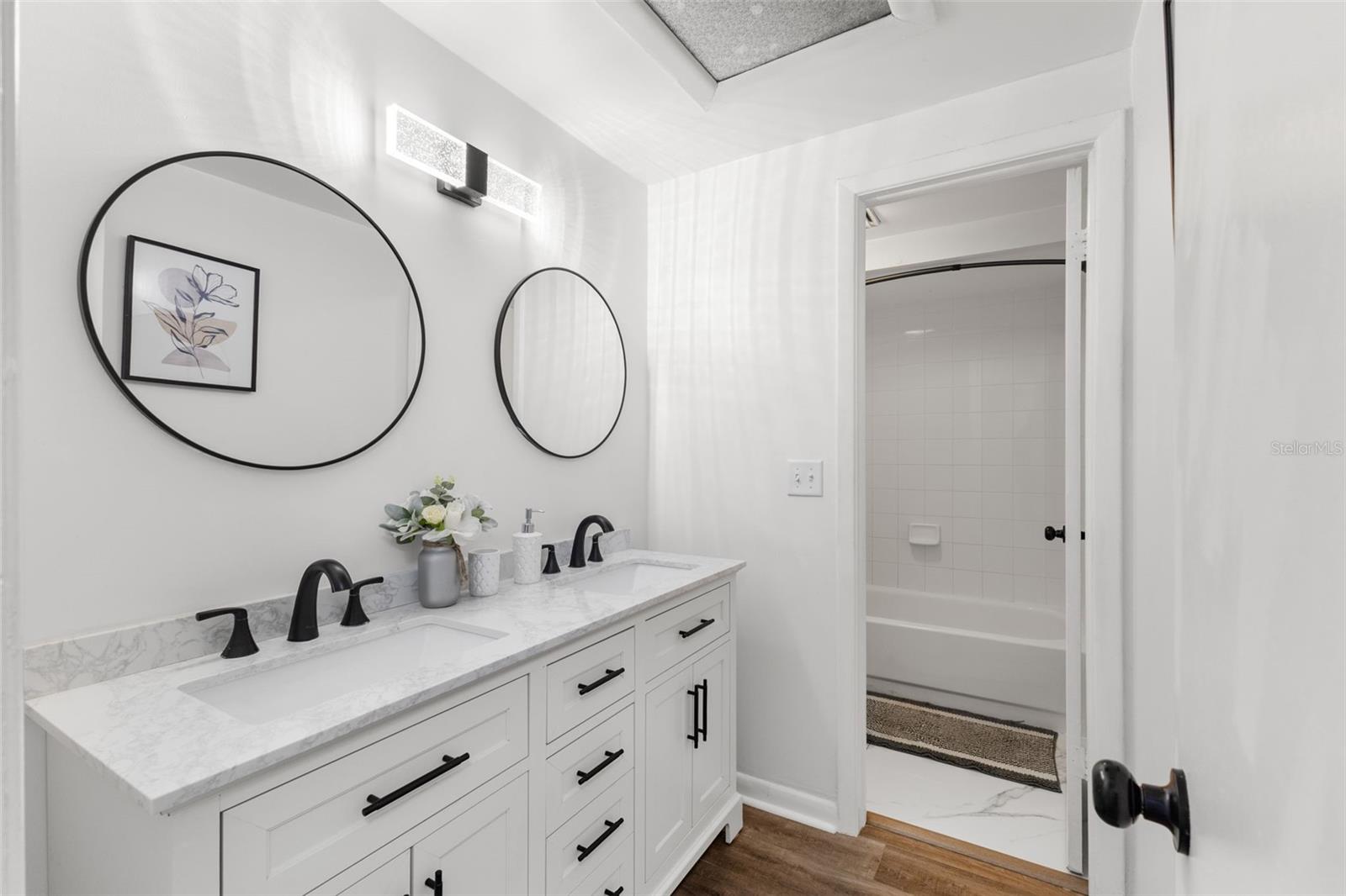 Listing photo id 22 for 7801 Greenshire Drive