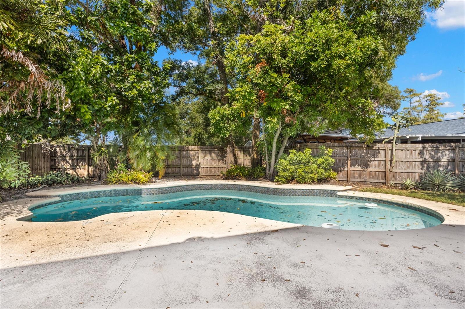 Listing photo id 25 for 7801 Greenshire Drive