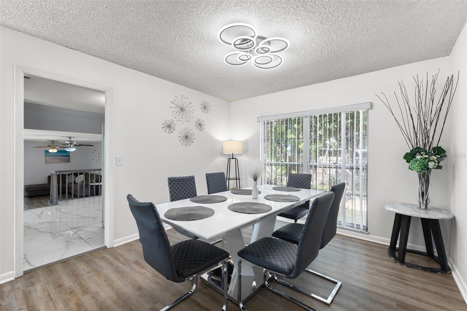 Listing photo id 5 for 7801 Greenshire Drive