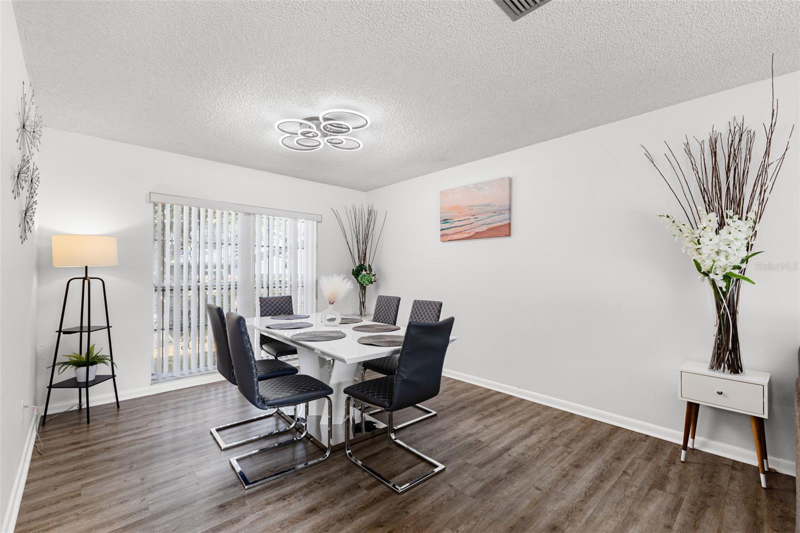 Listing photo id 6 for 7801 Greenshire Drive