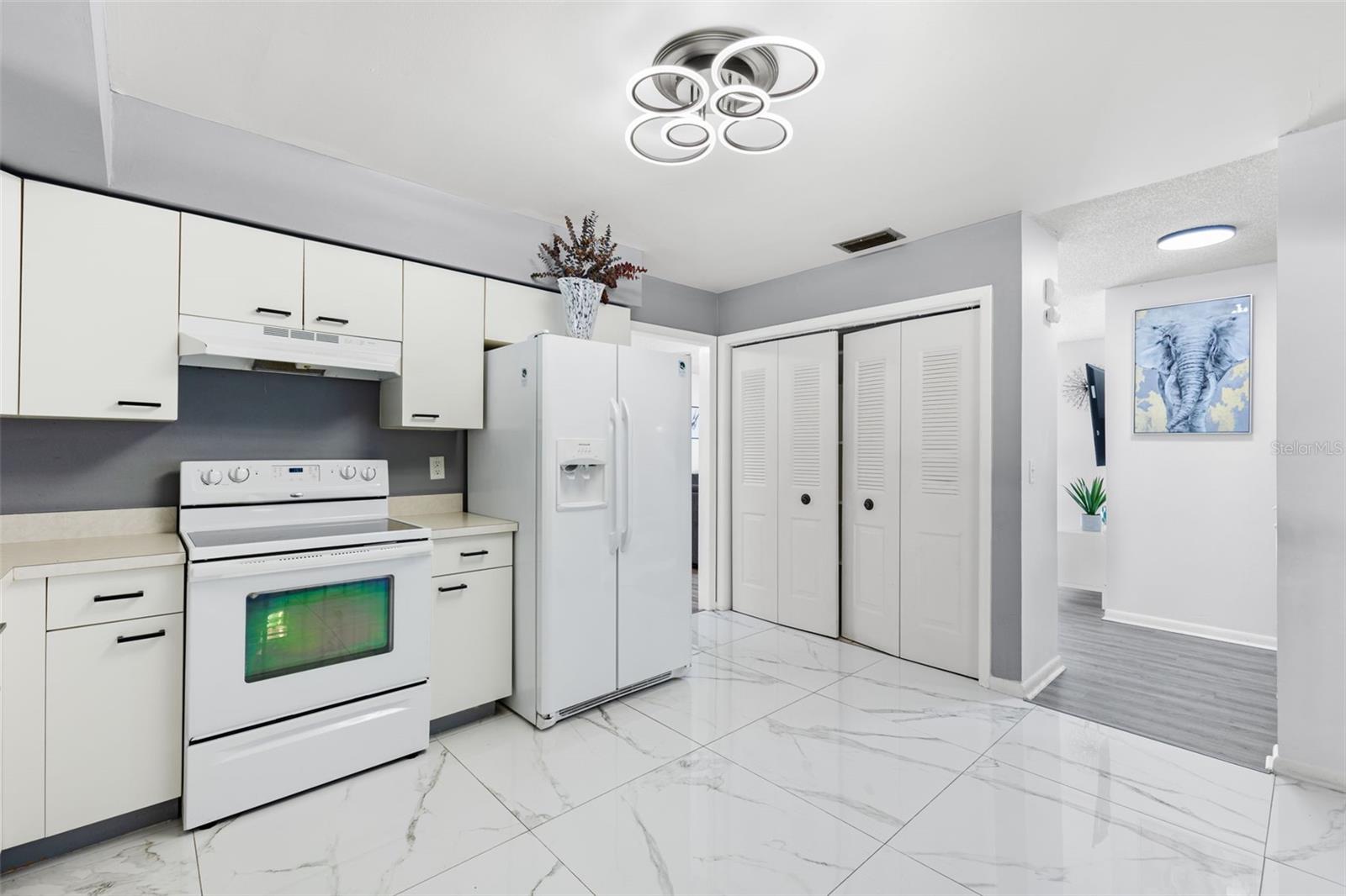 Listing photo id 7 for 7801 Greenshire Drive