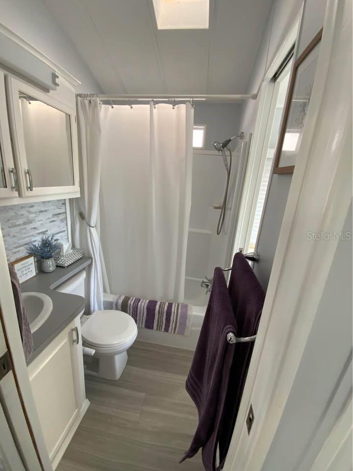 Listing photo id 5 for 12121 Vonn Road 219