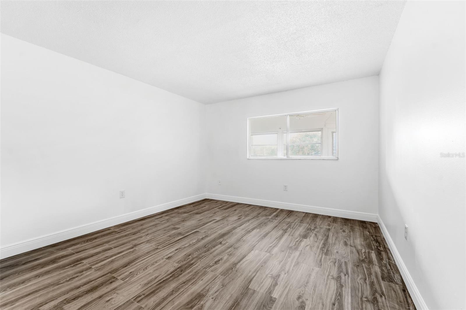 Image 10 of 22 For 1471 Mission Drive E