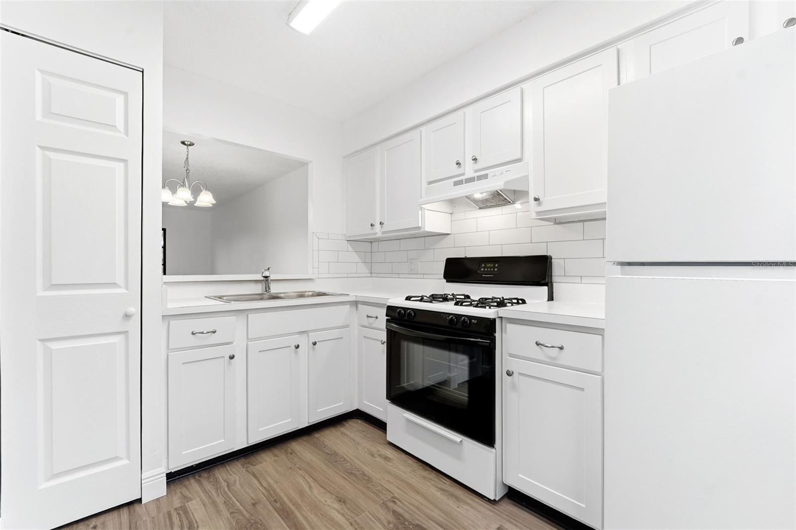 Image 3 of 22 For 1471 Mission Drive E