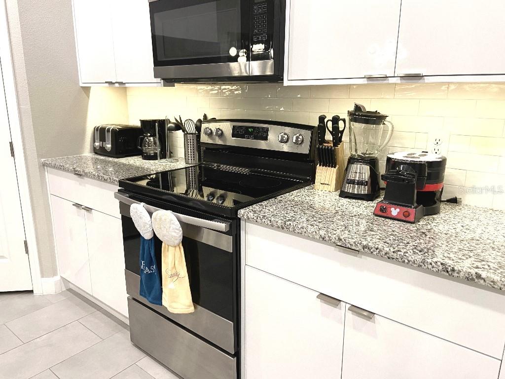 Image 10 of 40 For 8004 Formosa Valley Place