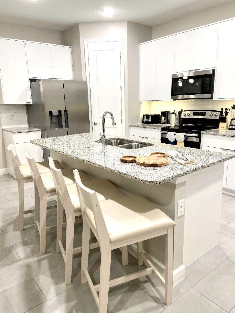 Image 12 of 40 For 8004 Formosa Valley Place