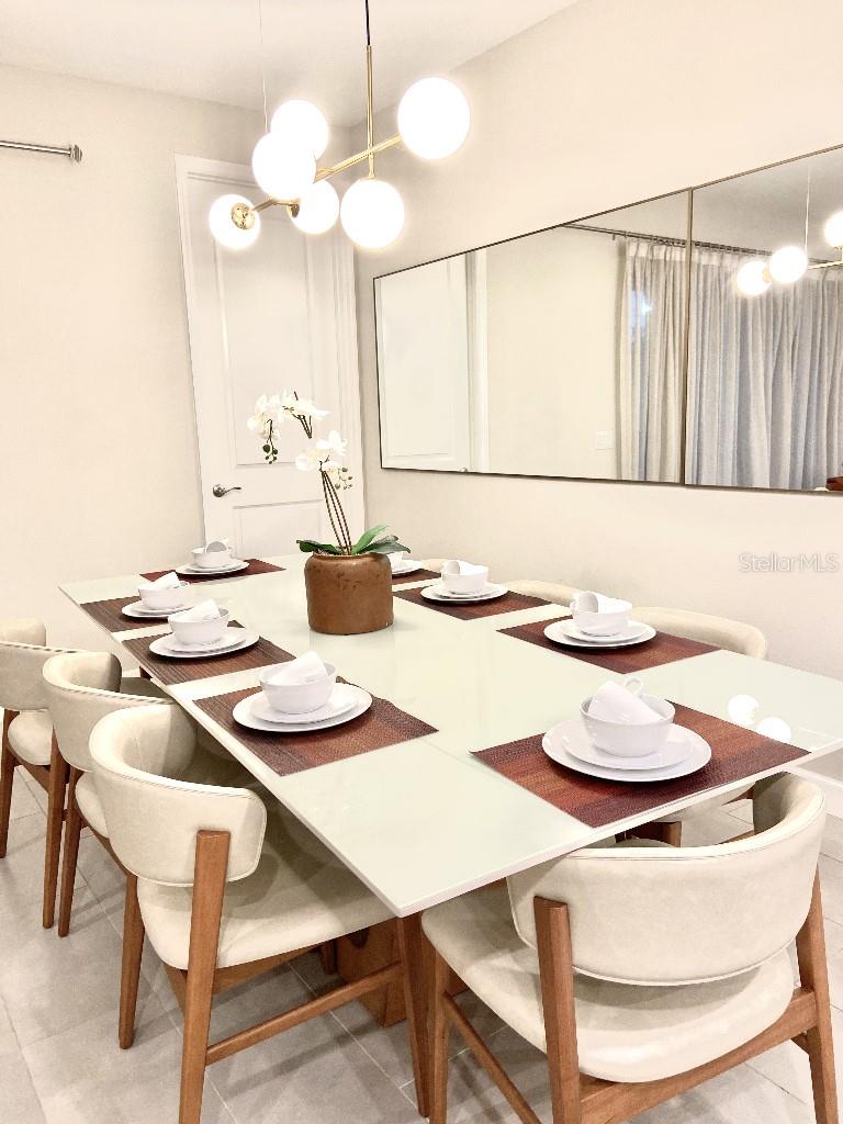 Image 14 of 40 For 8004 Formosa Valley Place