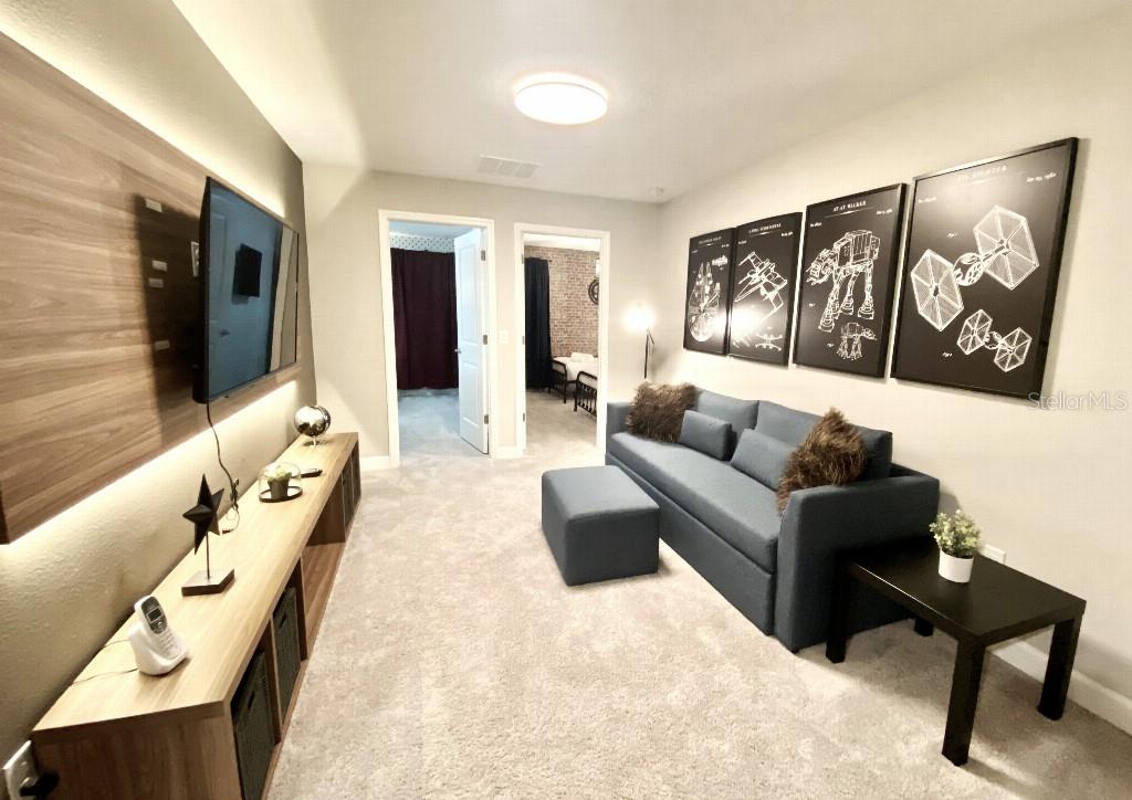 Image 21 of 40 For 8004 Formosa Valley Place