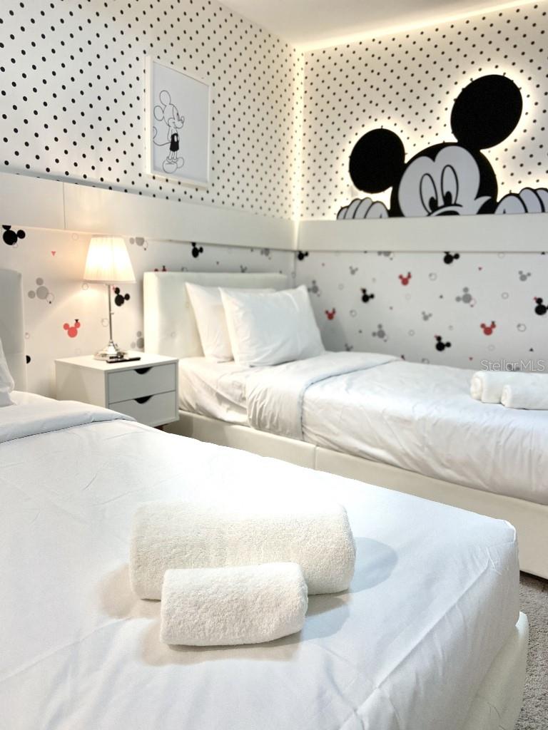 Image 5 of 40 For 8004 Formosa Valley Place