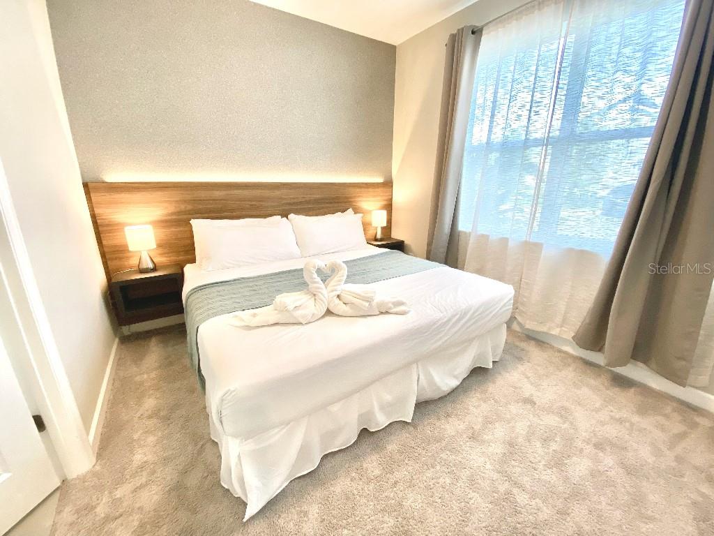 Image 7 of 40 For 8004 Formosa Valley Place