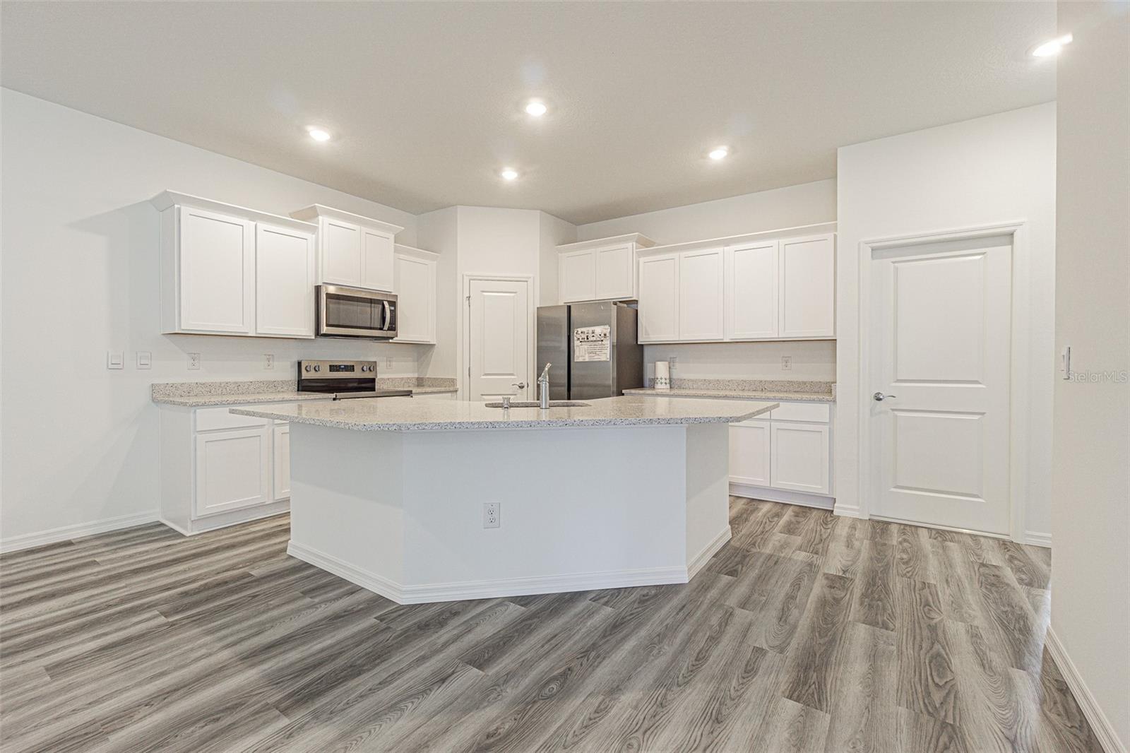 Image 11 of 30 For 31415 Paper Birch Street