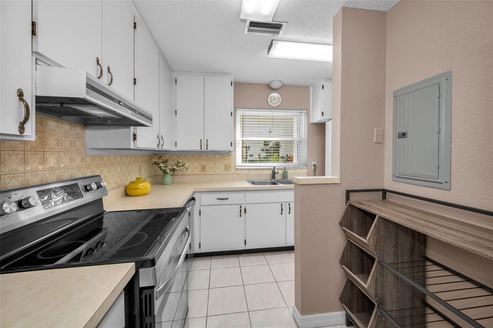 Image 10 of 53 For 2700 Bayshore Boulevard 555