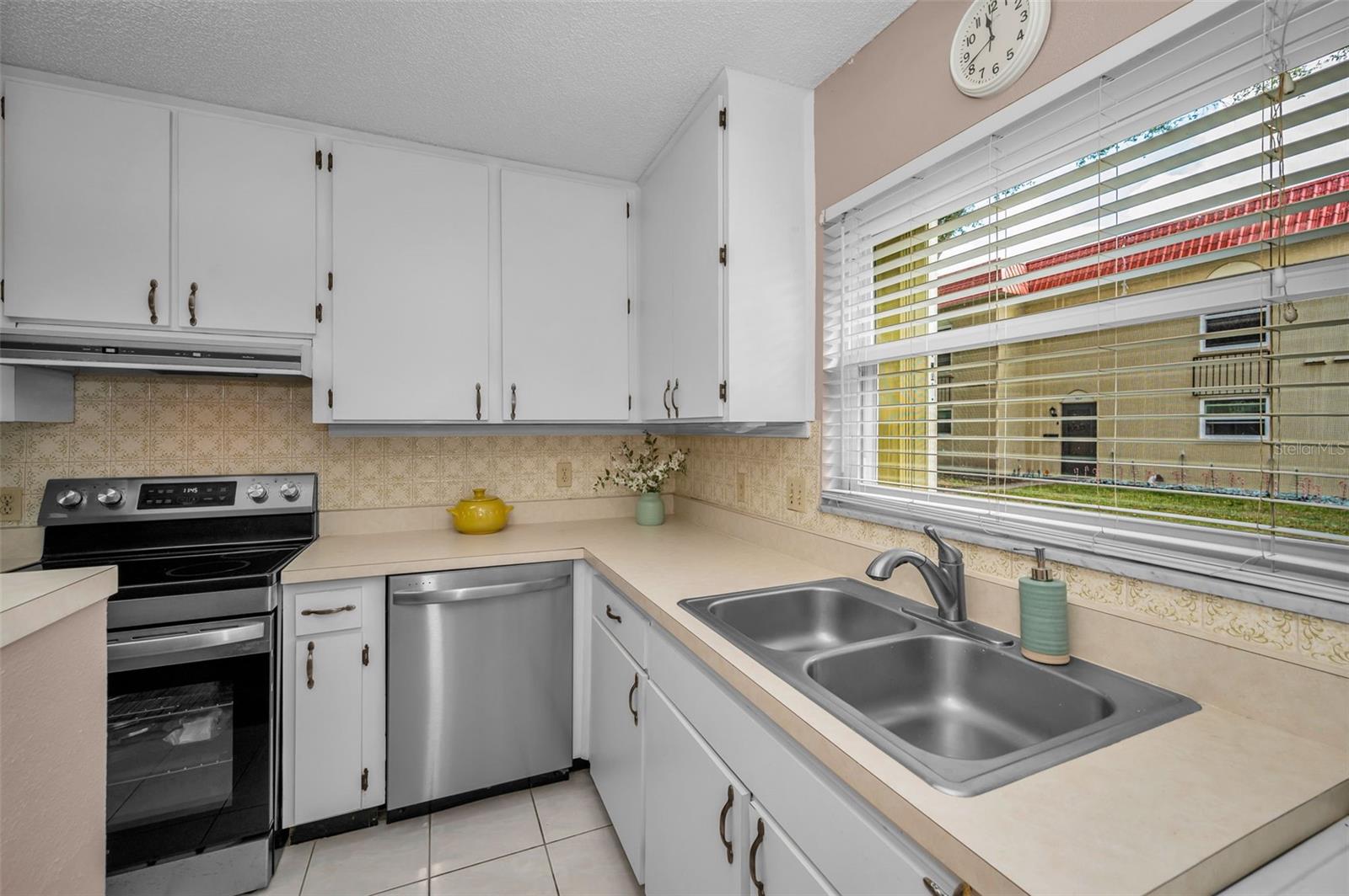 Image 12 of 53 For 2700 Bayshore Boulevard 555