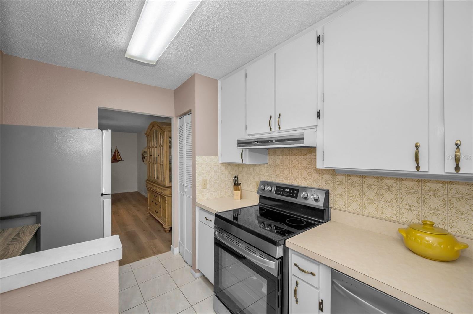 Image 13 of 53 For 2700 Bayshore Boulevard 555