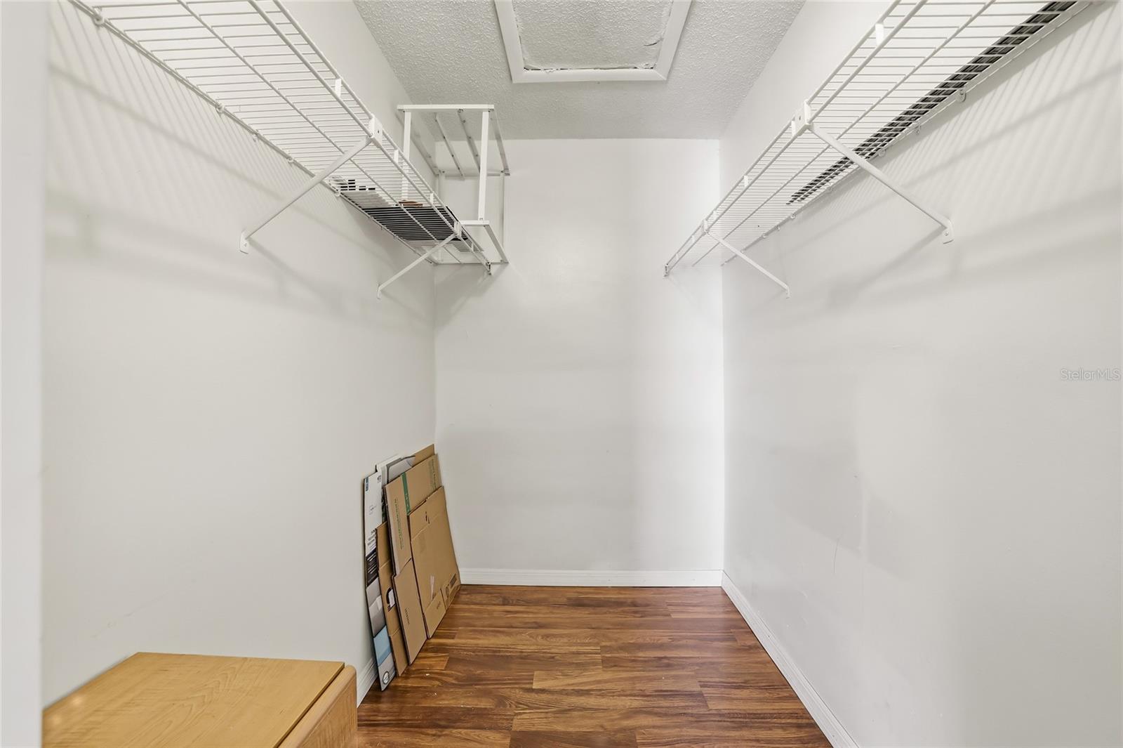 Image 9 of 32 For 4004 Nestle Oaks Place 203