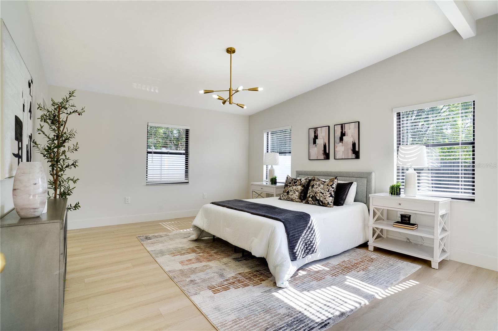 Image 14 of 31 For 474 Dawson Avenue Ne