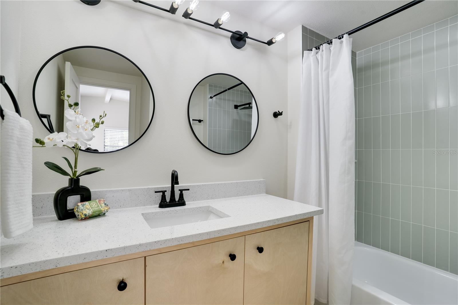 Image 17 of 31 For 474 Dawson Avenue Ne