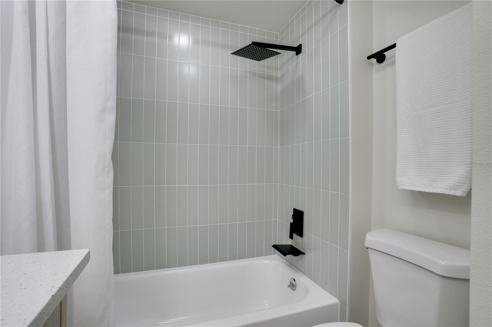 Image 18 of 31 For 474 Dawson Avenue Ne