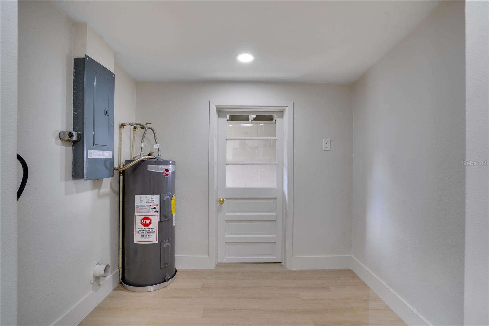 Image 25 of 31 For 474 Dawson Avenue Ne