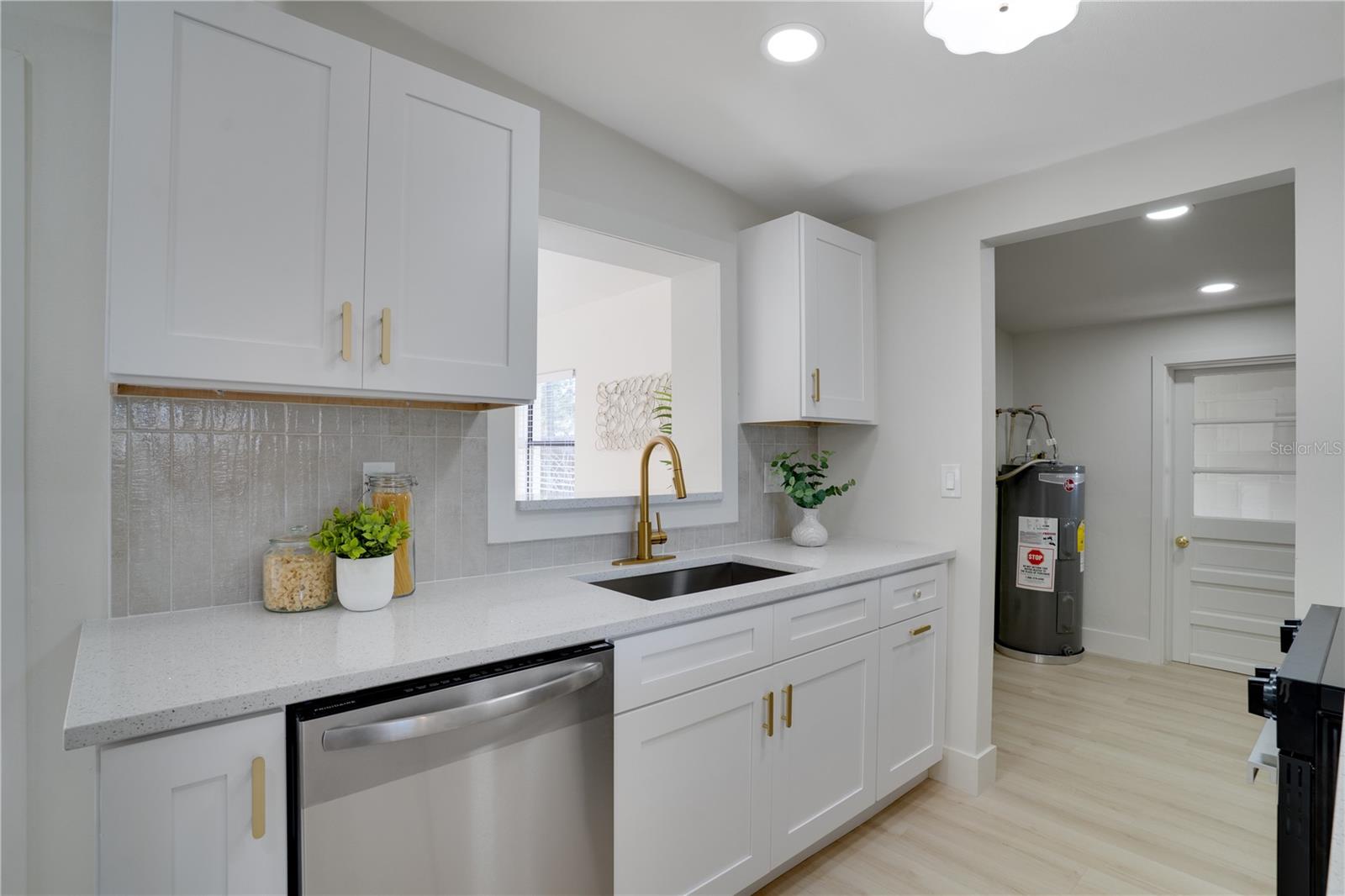 Image 9 of 31 For 474 Dawson Avenue Ne