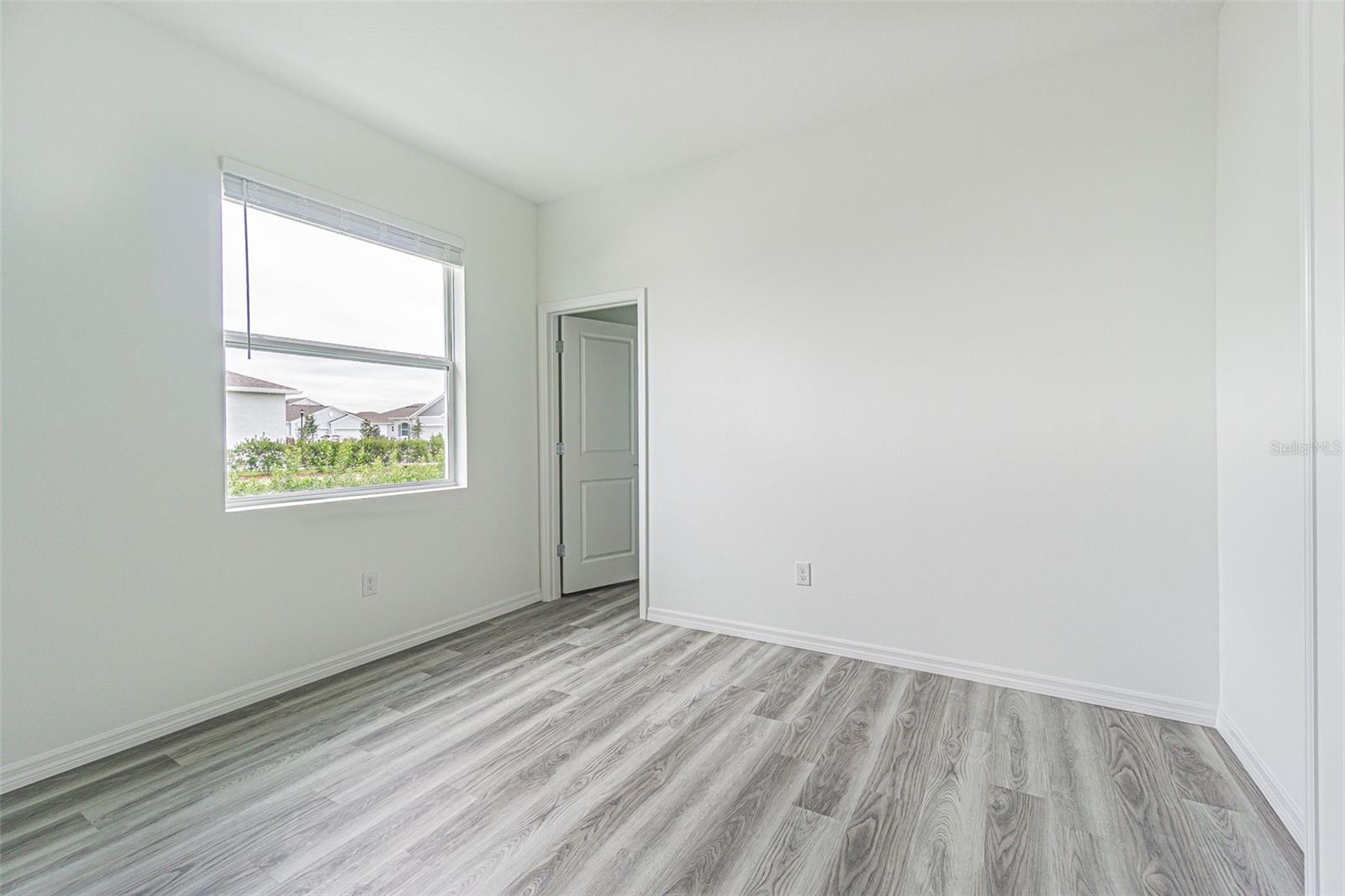 Image 16 of 35 For 31423 Paper Birch Street