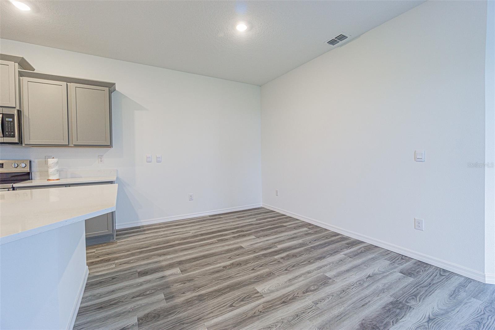 Image 18 of 35 For 31423 Paper Birch Street