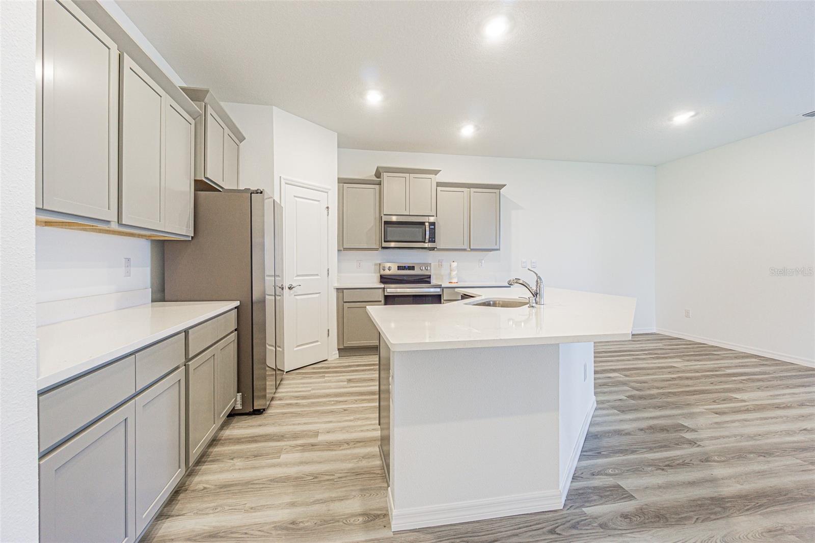 Image 7 of 35 For 31423 Paper Birch Street