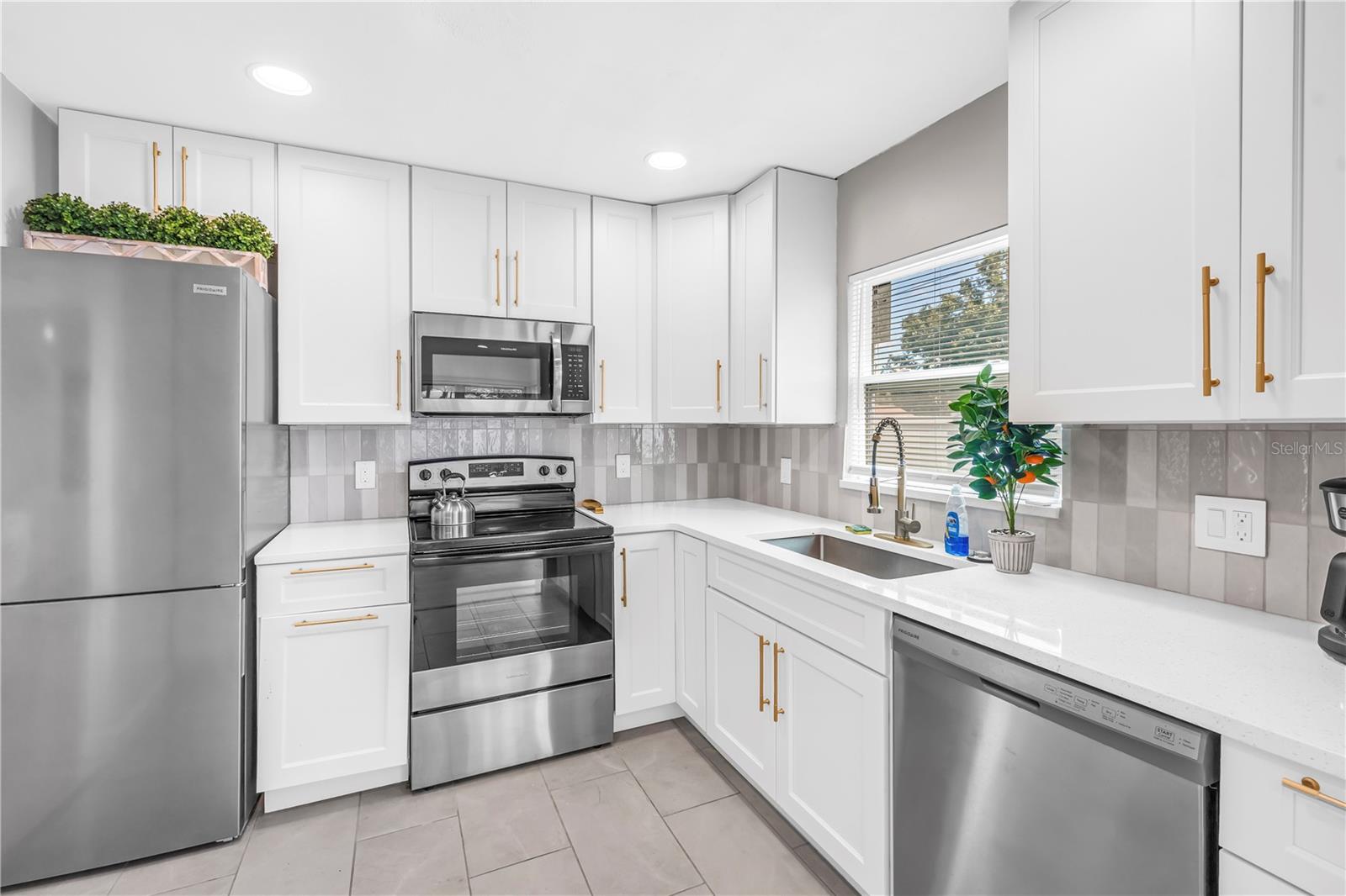 Image 11 of 54 For 450 47th Street S