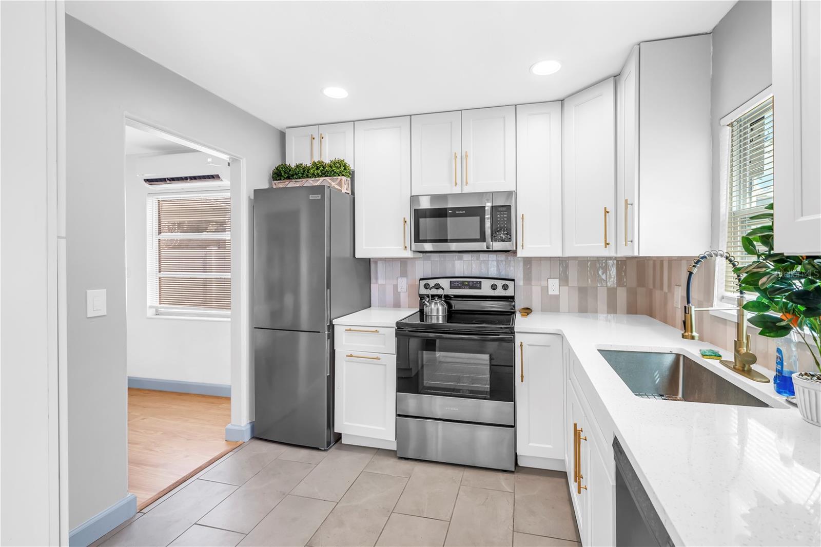 Image 12 of 54 For 450 47th Street S