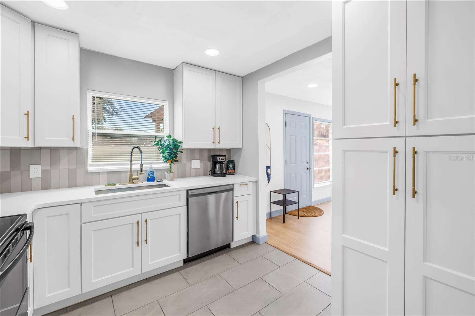 Image 14 of 54 For 450 47th Street S