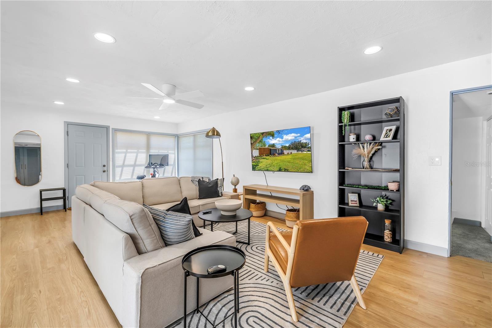 Image 17 of 54 For 450 47th Street S