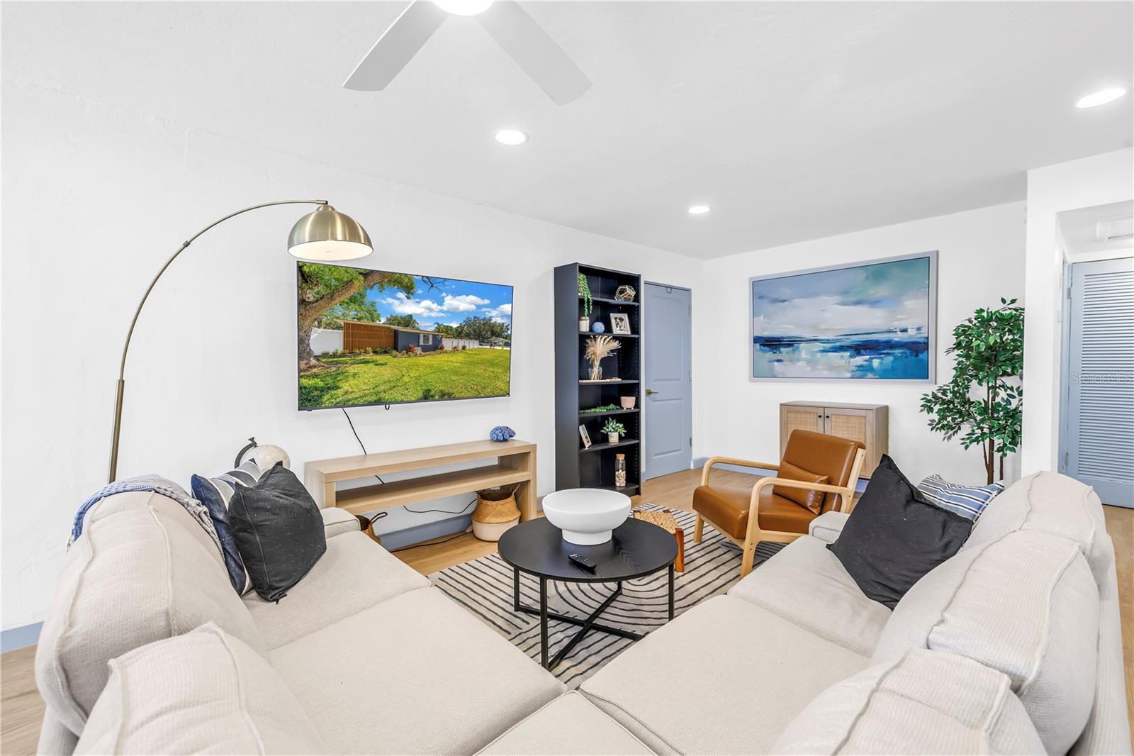 Image 23 of 54 For 450 47th Street S