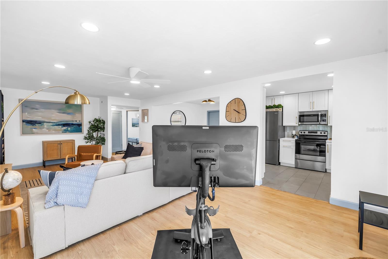 Image 26 of 54 For 450 47th Street S