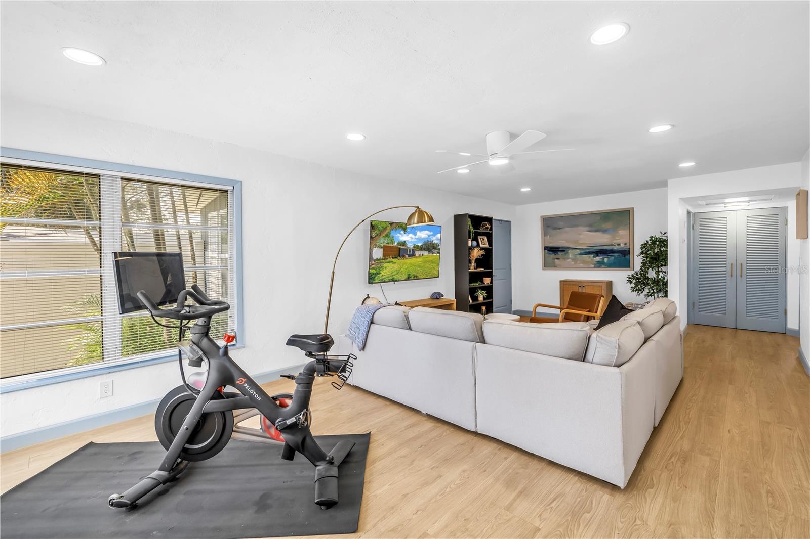 Image 27 of 54 For 450 47th Street S