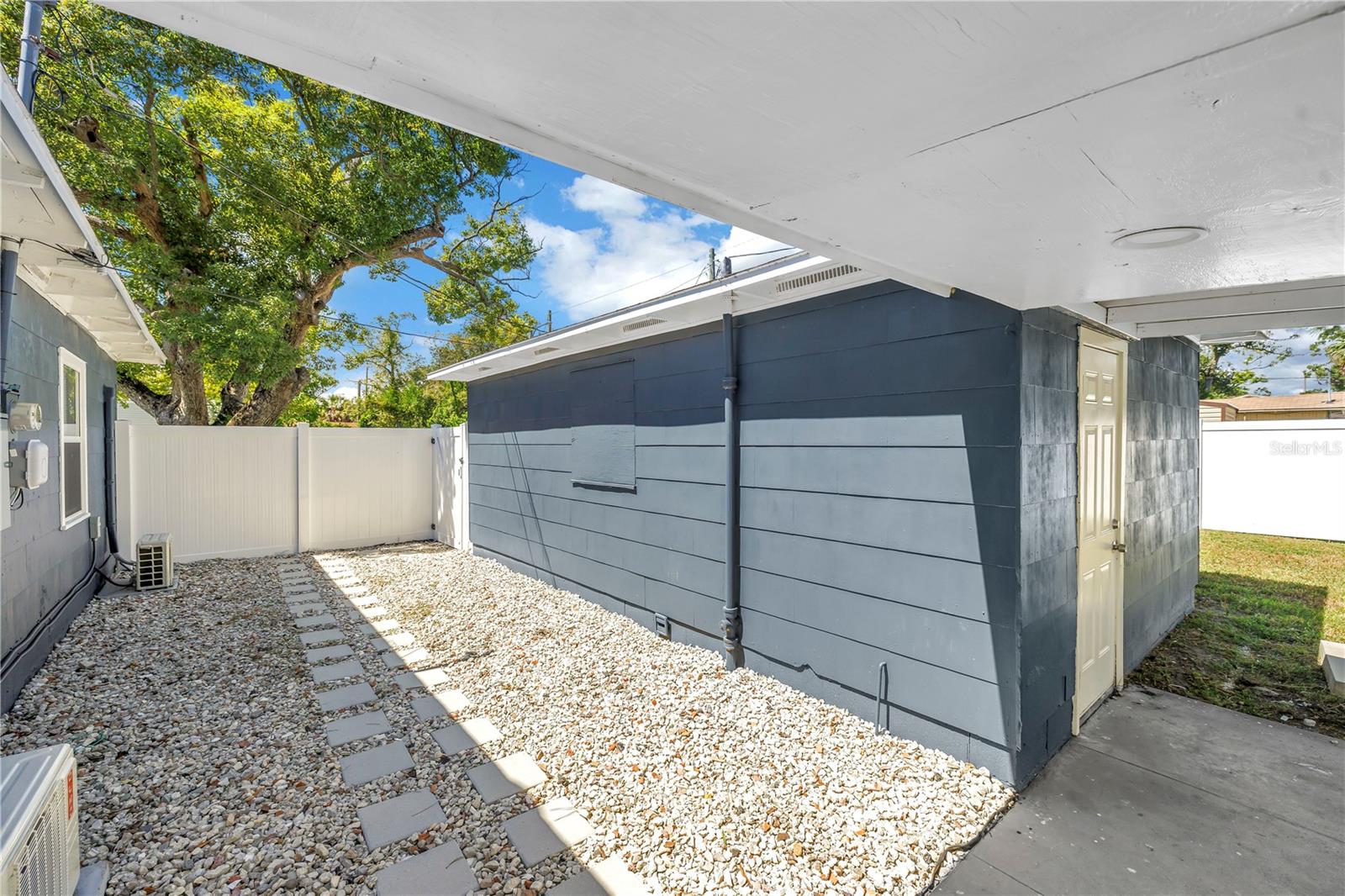 Image 33 of 54 For 450 47th Street S