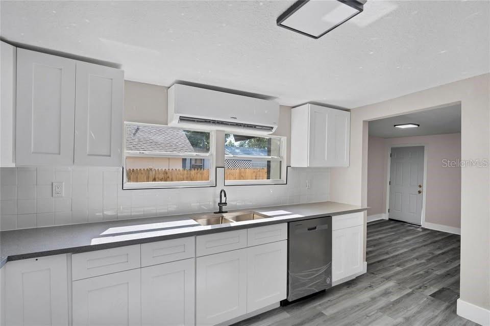 Image 3 of 9 For 8308 Mulberry Street