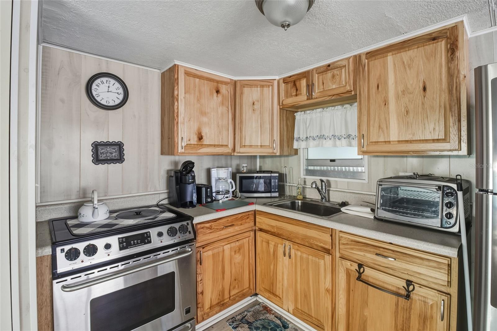 Listing photo id 10 for 12766 Seminole Boulevard 3