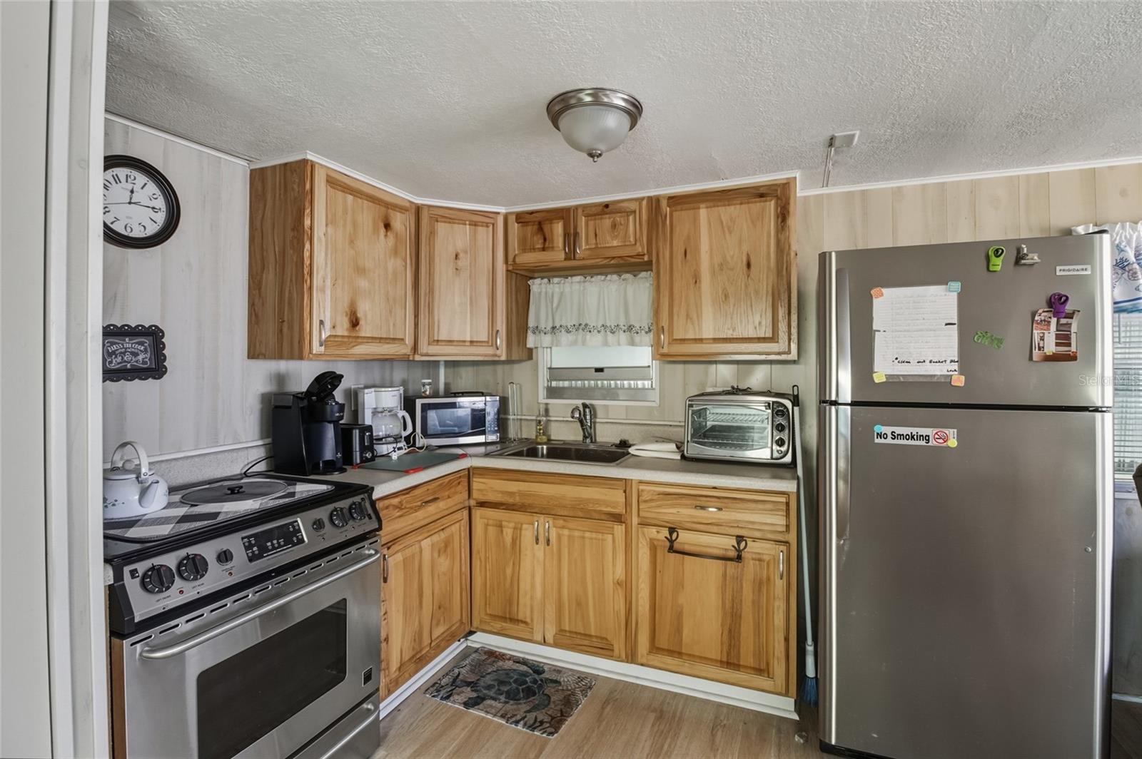 Listing photo id 11 for 12766 Seminole Boulevard 3